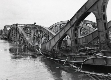 Liège, pont du Val Benoît - SNCB Z07965R (1).jpg